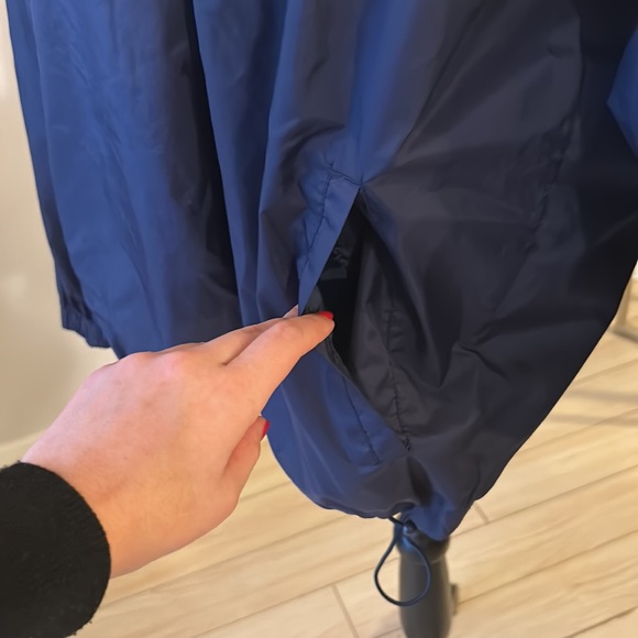 UMBRO Men’s packable rain jacket shell/poncho/windbreaker. Size Large - Picture 6 of 8